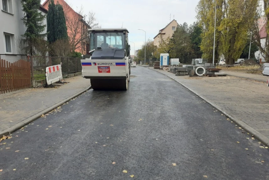 W ramach zadania przebudowana została ulica Jarogniewa na odcinku od Świętoborzyców do Wilczej. W ramach zadania przebudowana została ulica Jarogniewa na odcinku od Świętoborzyców do Wilczej.