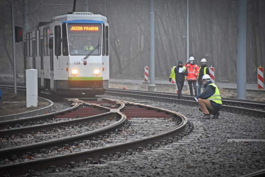 Straßenbahnen kehren an die Wendeschleife “Głębokie” zurück