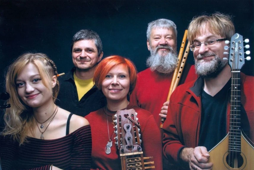 W Filharmonii wystąpi jeden z najbardziej cenionych zespołów na polskiej scenie folkowej - Orkiestra św. Mikołaja. W Filharmonii wystąpi jeden z najbardziej cenionych zespołów na polskiej scenie folkowej - Orkiestra św. Mikołaja.