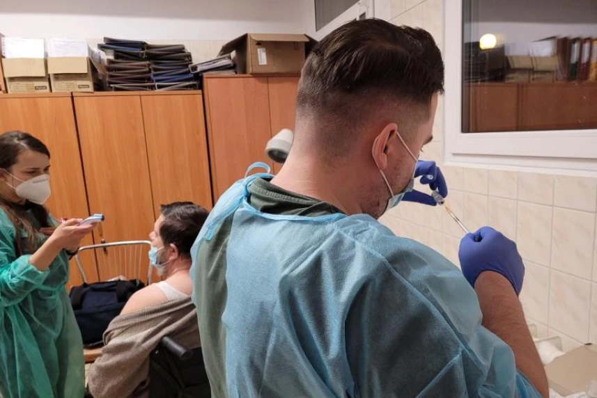 Vaccinations against COVID-19 at nursing homes have started