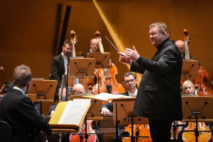 Rune Bergmann dyryguje Orkiestrą Symfoniczną Filharmonii w Szczecinie. Fot. Sebastian Wołosz Rune Bergmann dyryguje Orkiestrą Symfoniczną Filharmonii w Szczecinie. Fot. Sebastian Wołosz