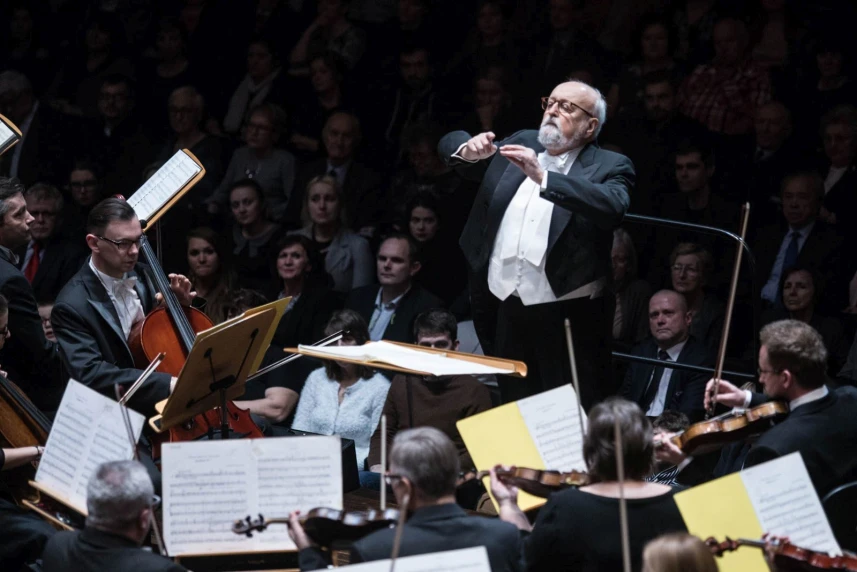 Krzysztof Penderecki dyryguje Orkiestrą Symfoniczną FIlharmonii w Szczecinie Fot.  Bartek Barczyk