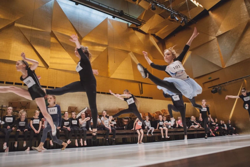 Przygotowania do koncertu obejmą intensywne tygodniowe warsztaty taneczne oraz próby z orkiestrą, a choreografię skomponuje doświadczony choreograf i tancerz. Przygotowania do koncertu obejmą intensywne tygodniowe warsztaty taneczne oraz próby z orkiestrą, a choreografię skomponuje doświadczony choreograf i tancerz.