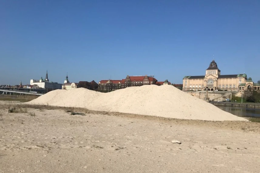 Świeża dostawa piasku na Wyspie Grodzkiej Świeża dostawa piasku na Wyspie Grodzkiej