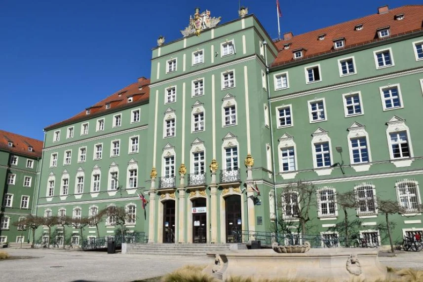 Травневі вихідні в міській адміністрації