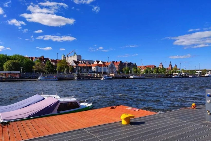 Powerboat rental suspended