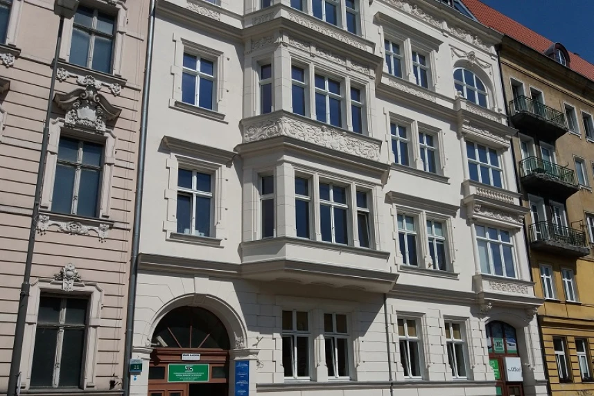 Lokal znajduje się na drugim piętrze budynku przy al. Papieża Jana Pawła II 11/3. Lokal znajduje się na drugim piętrze budynku przy al. Papieża Jana Pawła II 11/3.