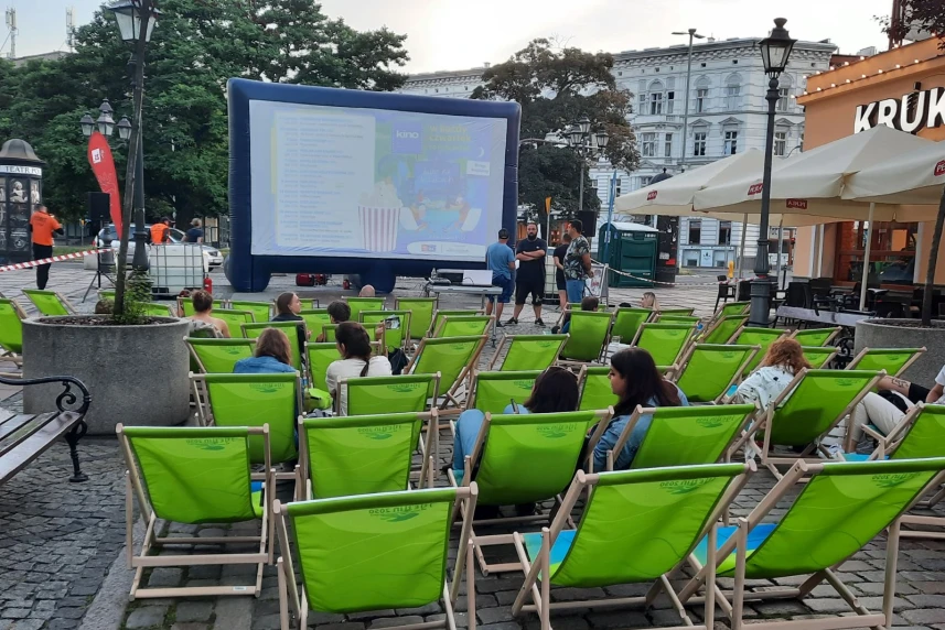 Kino na Leżakach na Słynnej Alei