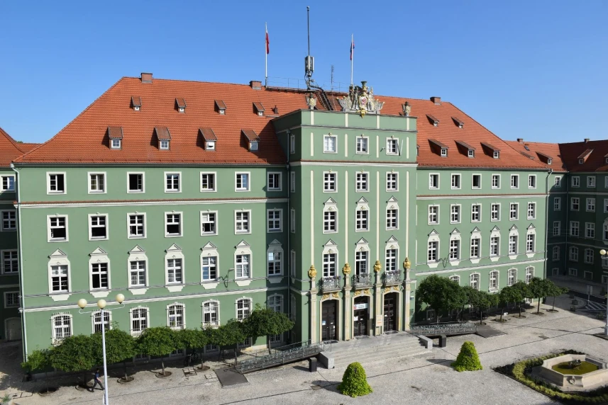 Census EVERYDAY in the city hall