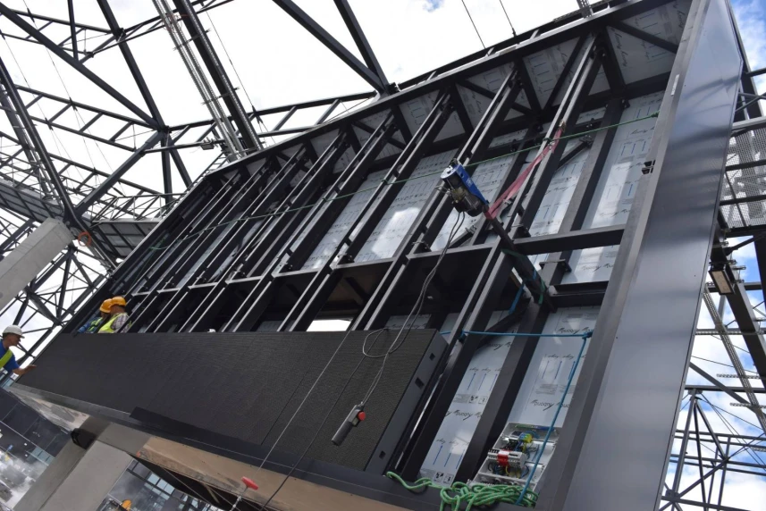 Stadion Miejski - trwa montaż ekranów LED Stadion Miejski - trwa montaż ekranów LED