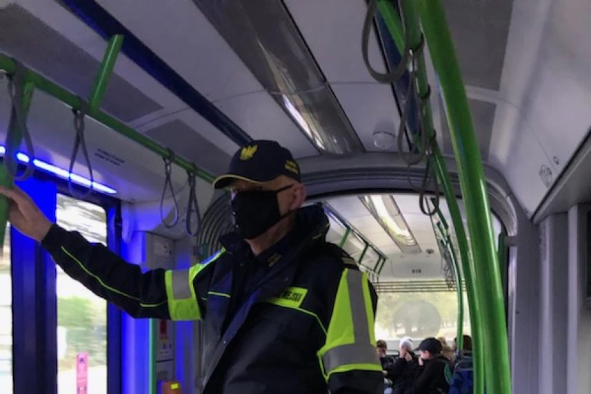 Straż miejska przypomina o obowiązku zasłaniania nosa i ust