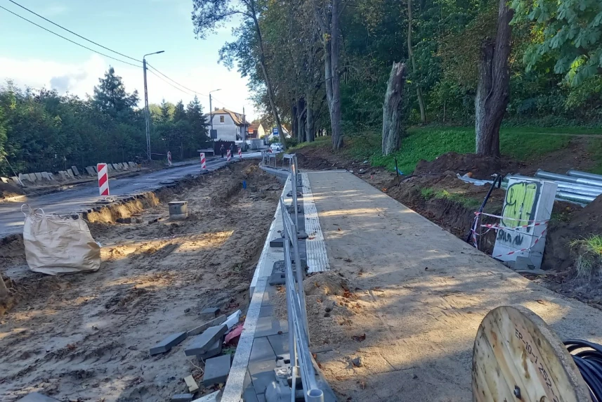 Walecznych: Dużo niespodzianek na placu budowy