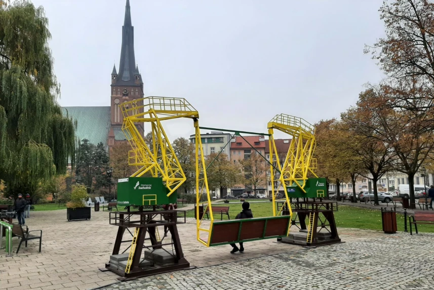 На площі Орла Бялего поставили Кранозаври