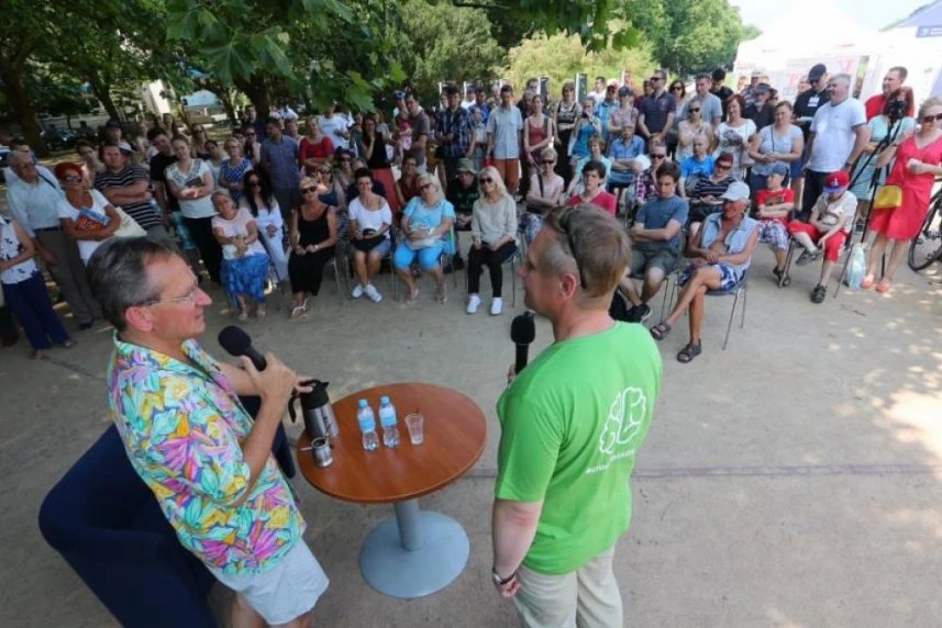 Świat się kręci, wokół książek