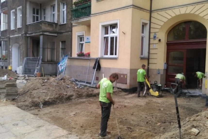 Ruszyła budowa przedogródków