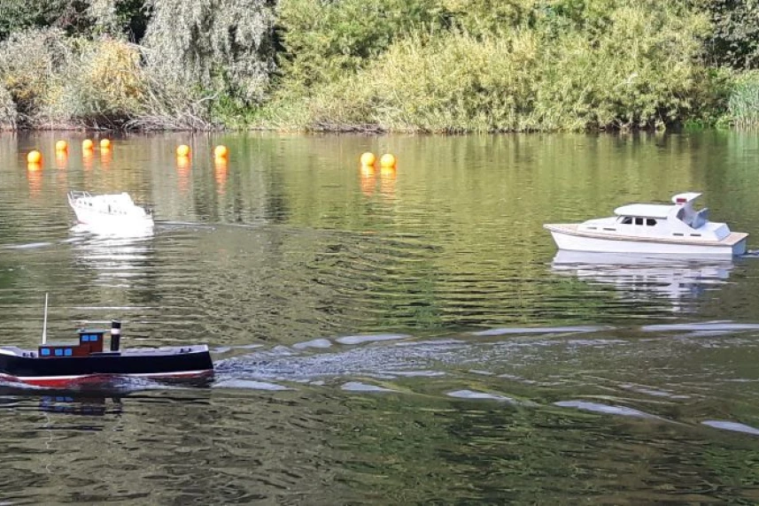 Pokaz modeli pływających