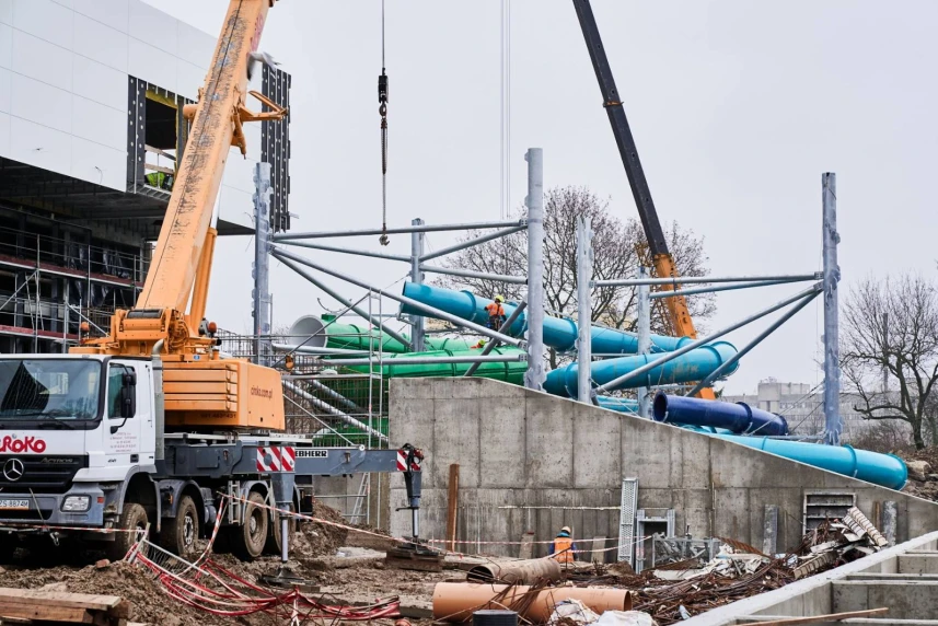Fabryka Wody – trwa montaż zjeżdżalni Fabryka Wody – trwa montaż zjeżdżalni