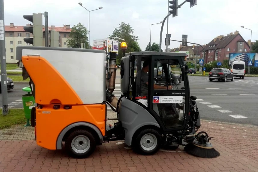 Nowy sprzęt już czyści szczecińskie chodniki
