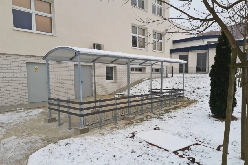 Dodatkowe zagospodarowanie wokół SP35 Dodatkowe zagospodarowanie wokół SP35