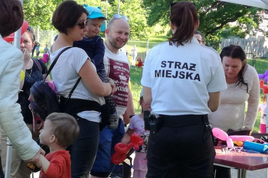Strażnicy szkolni wakacji nie mają