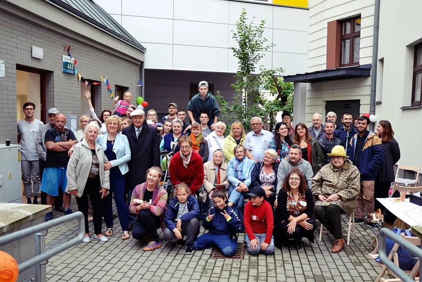 CHODŹCIE DO ŚRODKA!