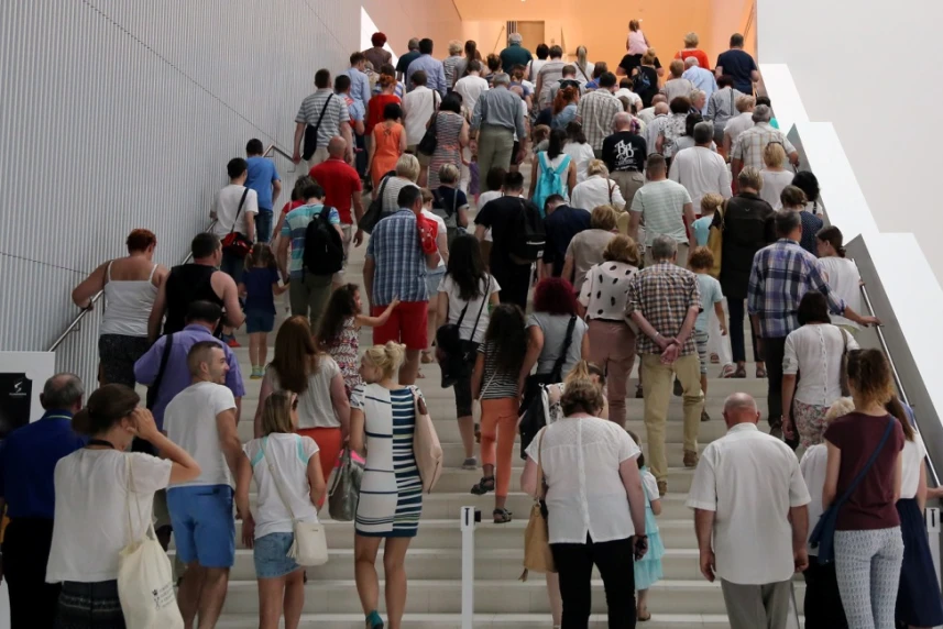 Sierpień miesiącem zwiedzania "Lodowego Pałacu"