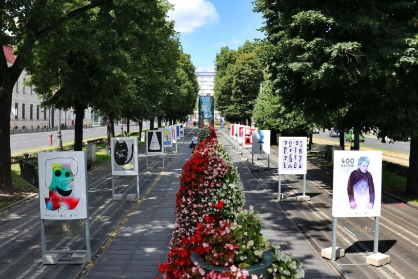 Roller Poster. Plakat z dala od komercji