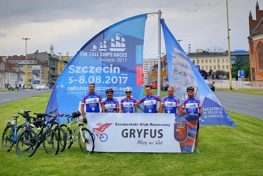 Doba kajakiem, a oni na rowerach