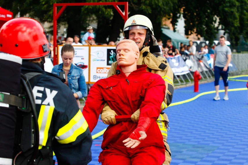 Rywalizacja strażaków i regaty samotników