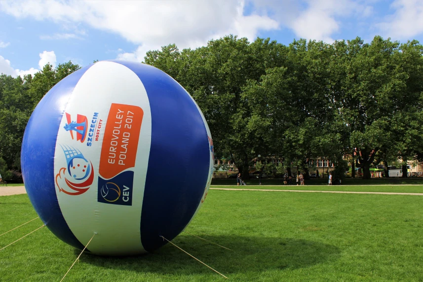 Nowa lokalizacja gigantycznej piłki