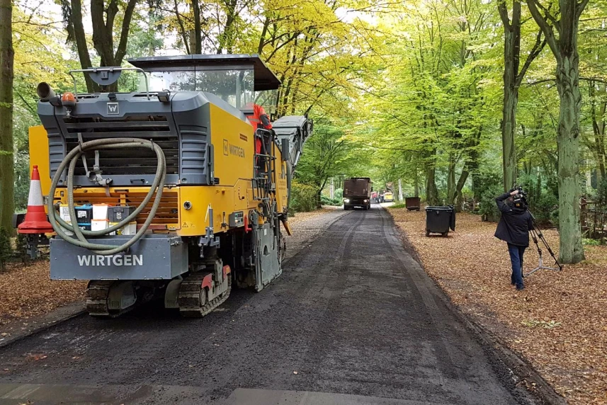 Remont alejek na Cmentarzu Centralnym