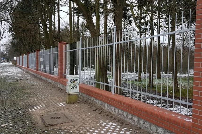 Zakończył się remont ogrodzenia cmentarza Zakończył się remont ogrodzenia cmentarza
