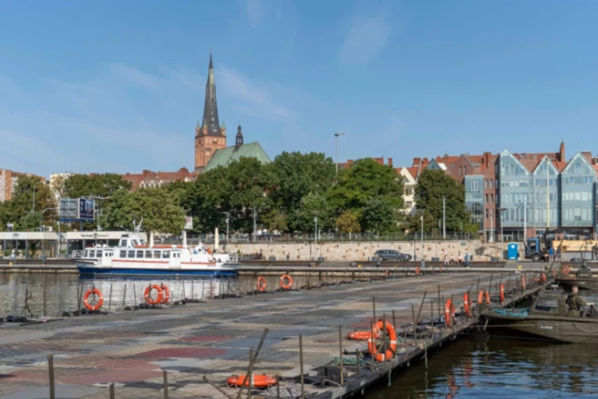 Linking the banks of the Oder river