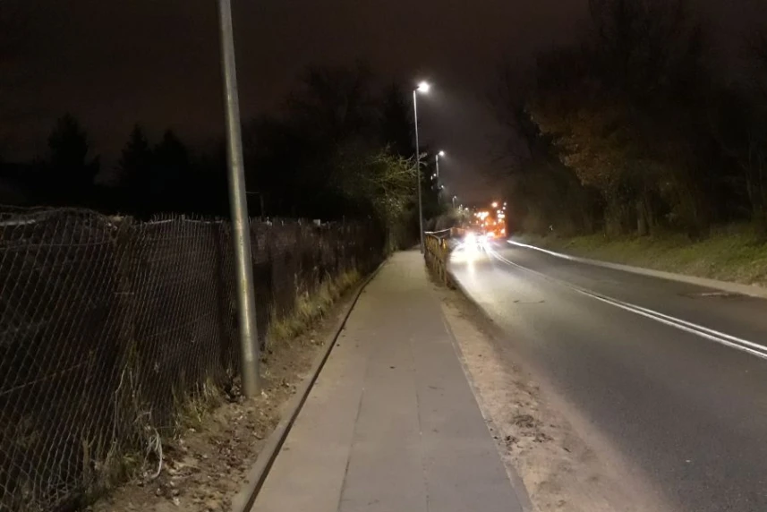 Rostocka: nowy chodnik i oświetlenie