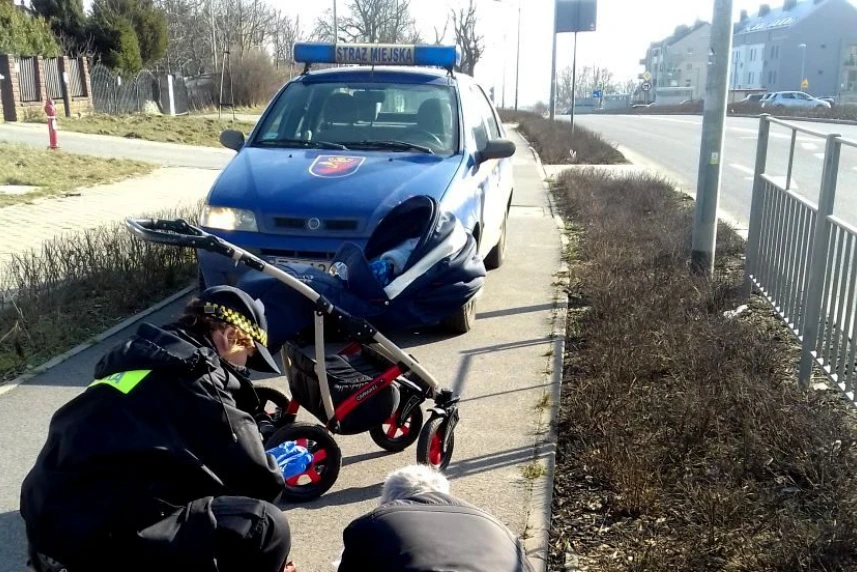 Spacerował z 8-miesięcznym wnukiem mając 2 promile!