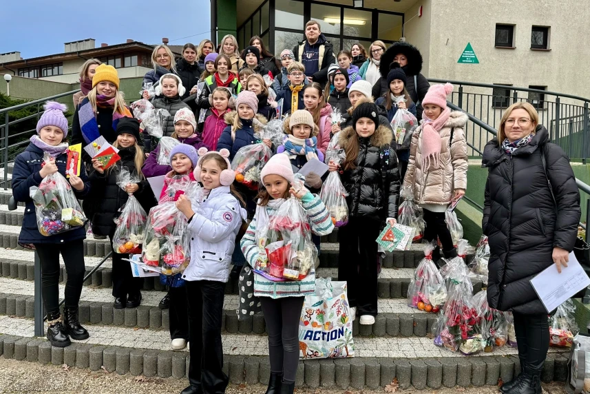 Podaruj czas. Świąteczne wsparcie dla seniorów