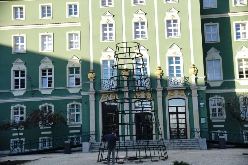 Rusza montaż świątecznej choinki