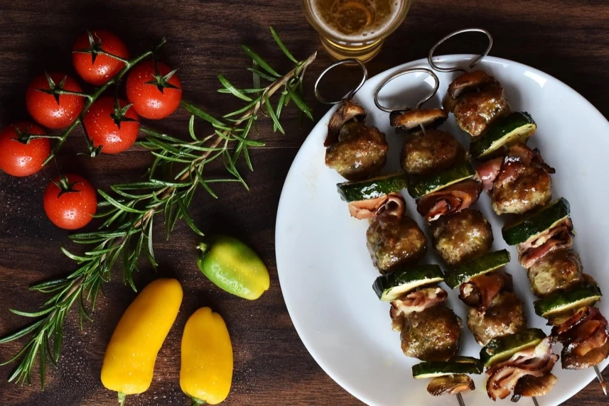Majówkowe vademecum na długi weekend – grillowanie, ogniska i bezpieczeństwo Majówkowe vademecum na długi weekend – grillowanie, ogniska i bezpieczeństwo