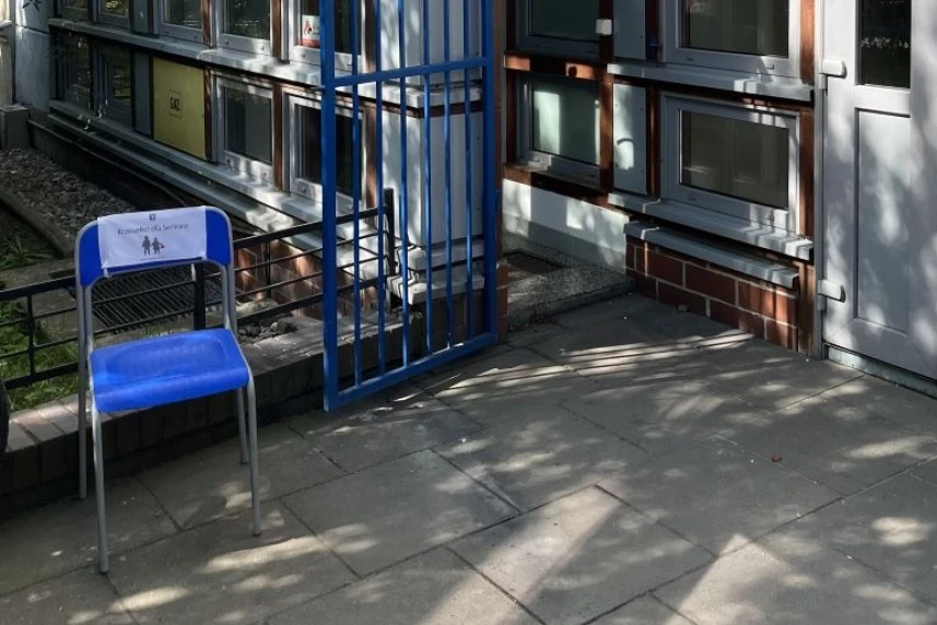 Wraz z wiosną w Szczecinie ponownie rusza akcja pn. Krzesełko dla Seniora, która jest elementem prowadzonej przez Miasto edukacji międzypokoleniowej. Wraz z wiosną w Szczecinie ponownie rusza akcja pn. Krzesełko dla Seniora, która jest elementem prowadzonej przez Miasto edukacji międzypokoleniowej.