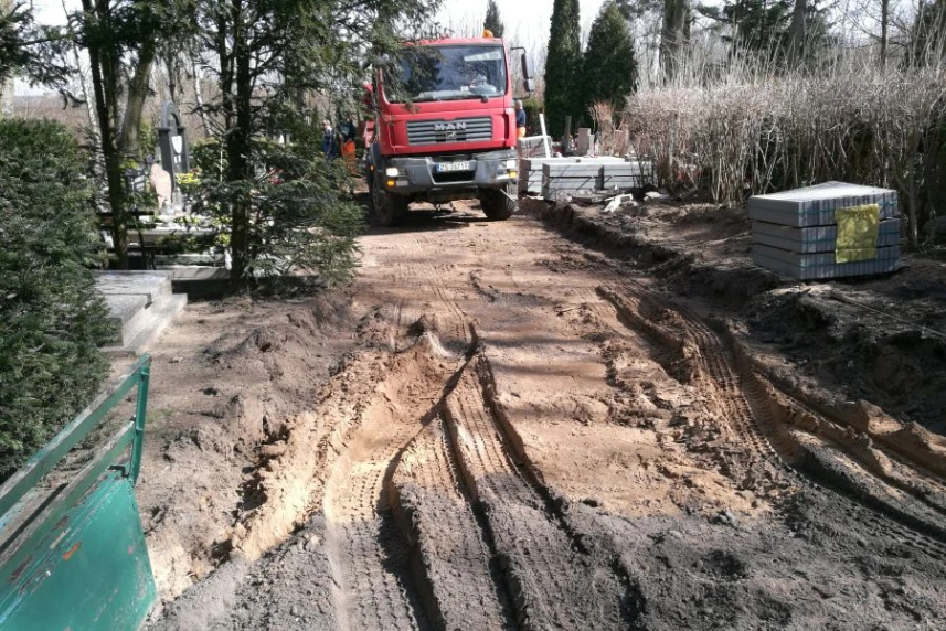 Będą nowe alejki na cmentarzu w Zdrojach