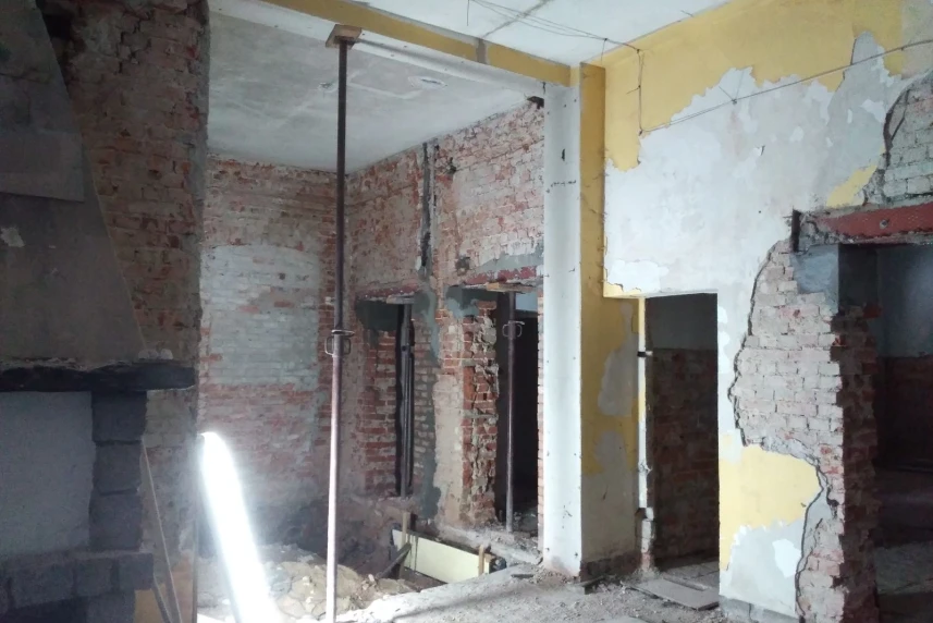 Szmaragd: praca na budowie wre