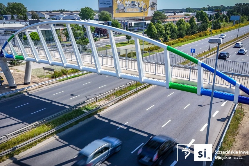 Nowa kładka pieszo-rowerowa nad ulicą Struga w Szczecinie. Nowa kładka pieszo-rowerowa nad ulicą Struga w Szczecinie.