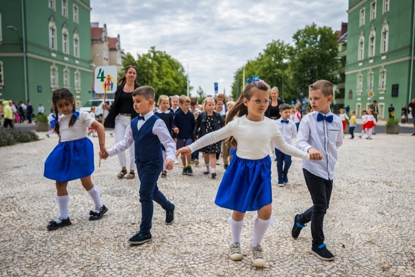 Młodzi szczecinianie uroczyście pożegnali się z przedszkolami Młodzi szczecinianie uroczyście pożegnali się z przedszkolami