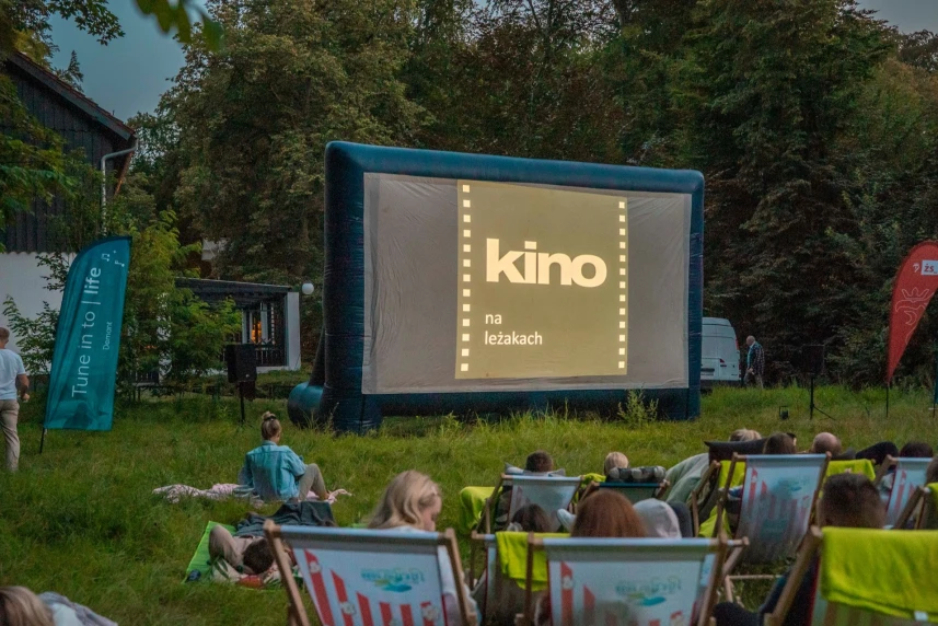 Kino na Leżakach przy Kusocińskiego: familijna komedia pod chmurką