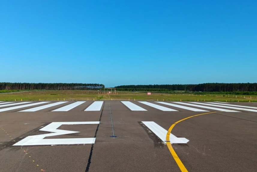 Zakończenie I etapu prac inwestycji "Dostosowanie świetlnych pomocy nawigacyjnych do ILS CAT II"