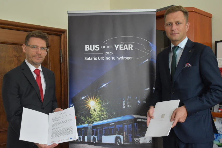 Na zdjęciu: Michał Przepiera, zastępca prezydenta Szczecina i Romuald Witkowski, General Manager Solaris Poland Na zdjęciu: Michał Przepiera, zastępca prezydenta Szczecina i Romuald Witkowski, General Manager Solaris Poland