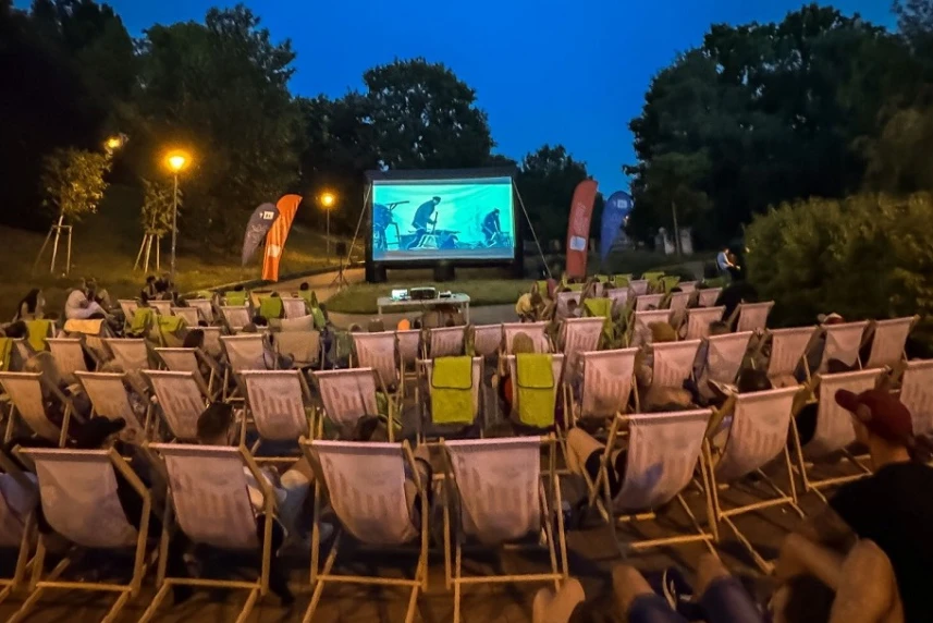 Plenerowe kino na Zawadzkiego: galopem po Psim Polu Plenerowe kino na Zawadzkiego: galopem po Psim Polu