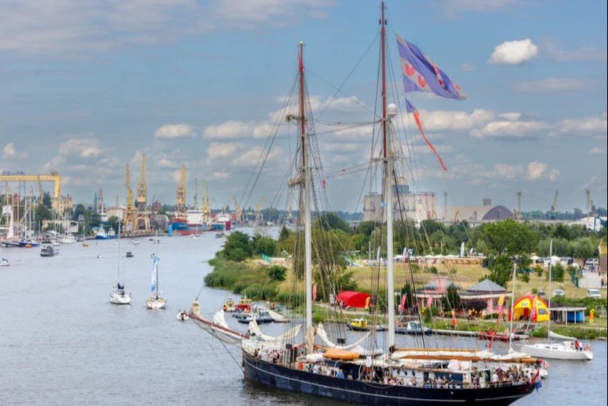Sails 2025. Sails 2025.