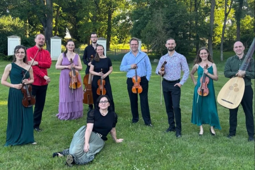 Grupa muzyków w terenie parkowym Grupa muzyków w terenie parkowym