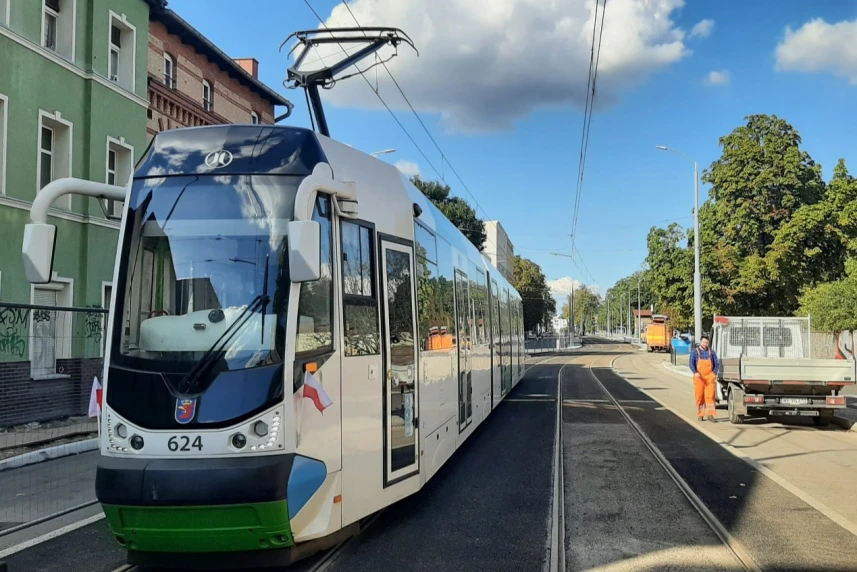 Czwórka” wraca na al. Powstańców Wielkopolskich Czwórka” wraca na al. Powstańców Wielkopolskich